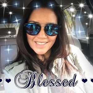 Meet your Posher, Adela